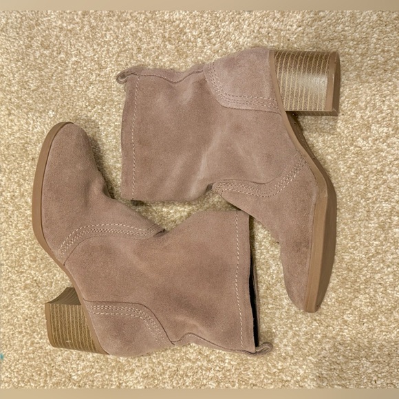 White Mountain Shoes - White Mountain Taupe Heeled Boots